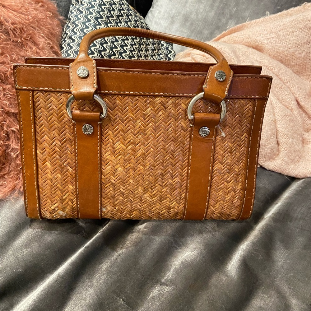 CAMEL COLORED WHICKER STYLE MICHAEL KHORS. SPING WHICKER STYLE BAG. VINTAGE MK.
